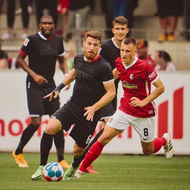 南特客场2-1逆转里昂,豪取三分 南特客场2-1逆转里昂,豪取三分