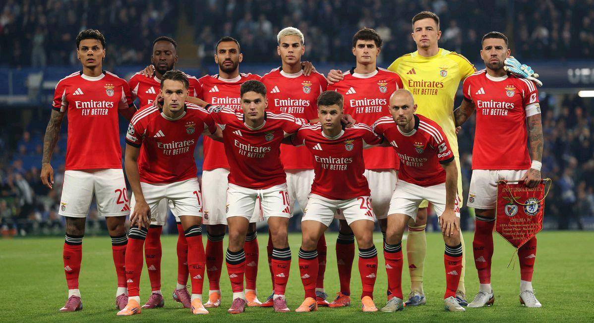 包含门兴格拉德巴赫宣布球队新赛季计划的词条